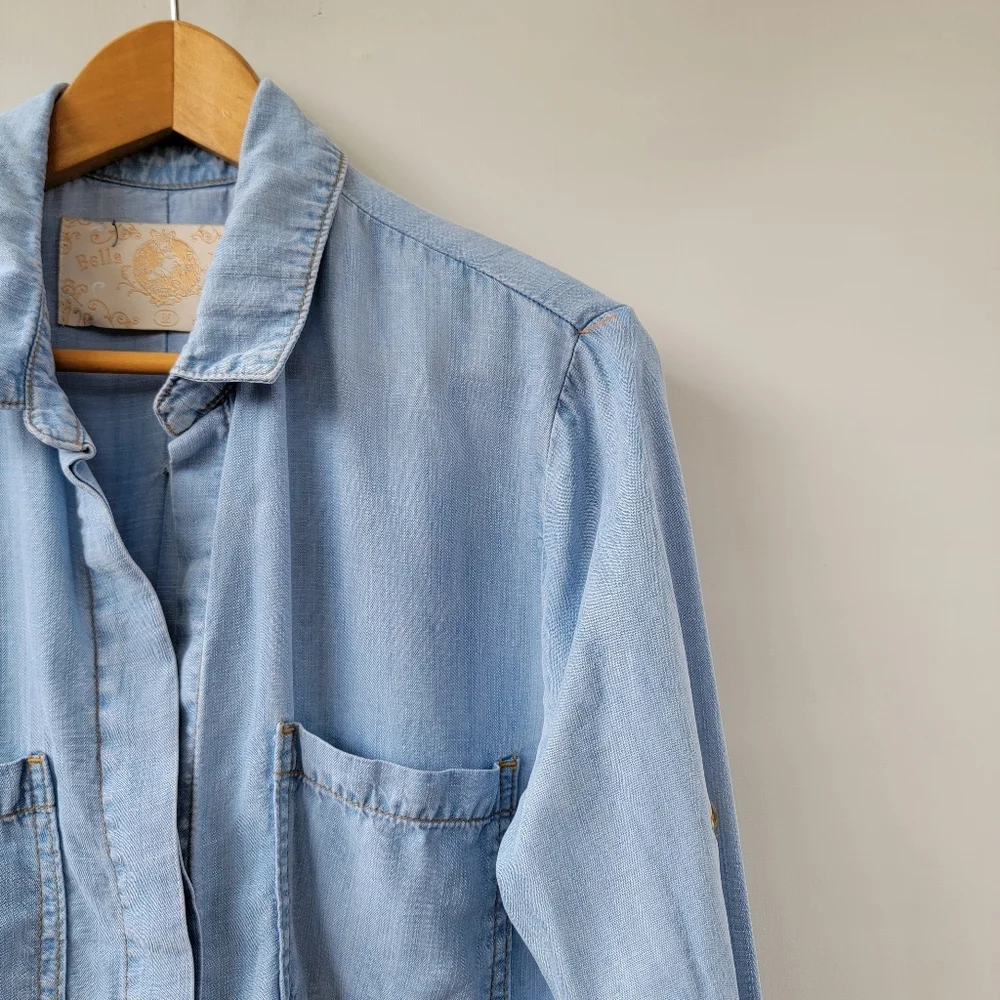 Bella Dahl Chambray Blouse Size Medium Blue Split Back Roll Tab Sleeves Coastal - Picture 4 of 16